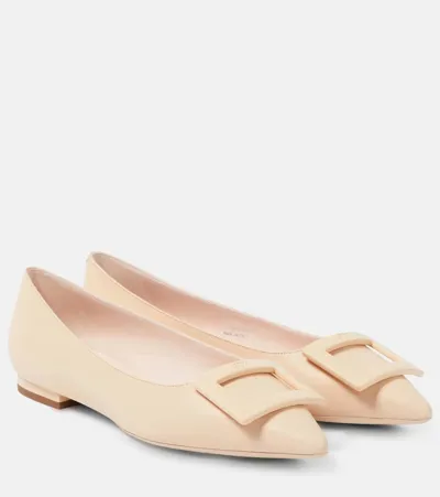 Roger Vivier Gommettine Ball Patent Leather Ballet Flats In Neutrals