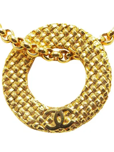 Pre-owned Chanel 1980-1990 Gold Plated Round Pendant Costume Necklace In 金色