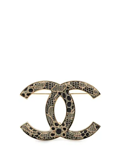 Pre-owned Chanel 2006 Tweed And Lace Cc Logo Costume Brooch In Brown