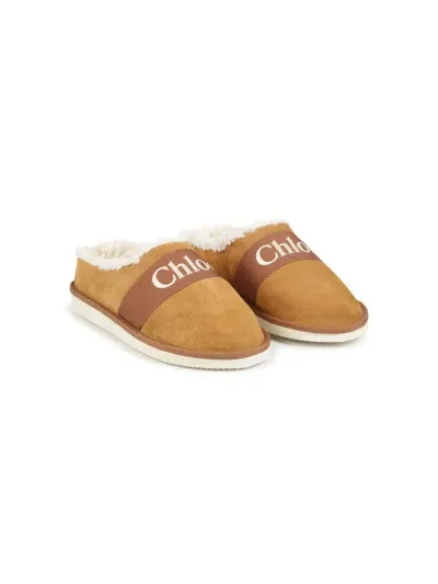 Chloé Kids' Logo-print Strap Fleece-texture Slippers In Brown