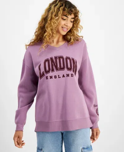 Ultra Flirt Juniors' Oversized V-neck London Graphic Sweatshirt In Valerian